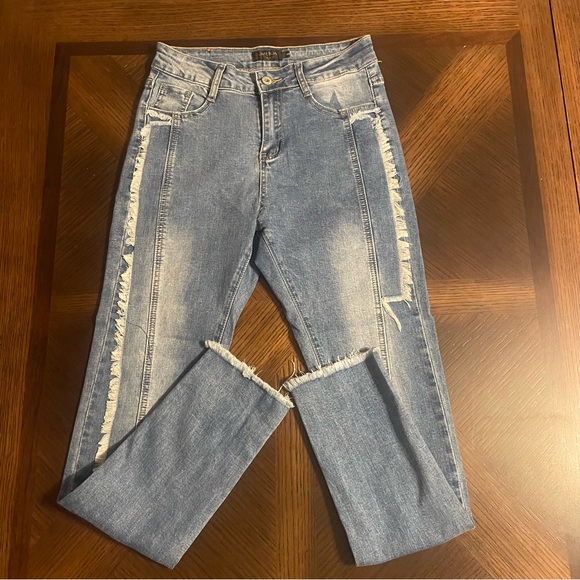 balboa Denim - Blue Ankle Cropped Jeans with Distressed Details